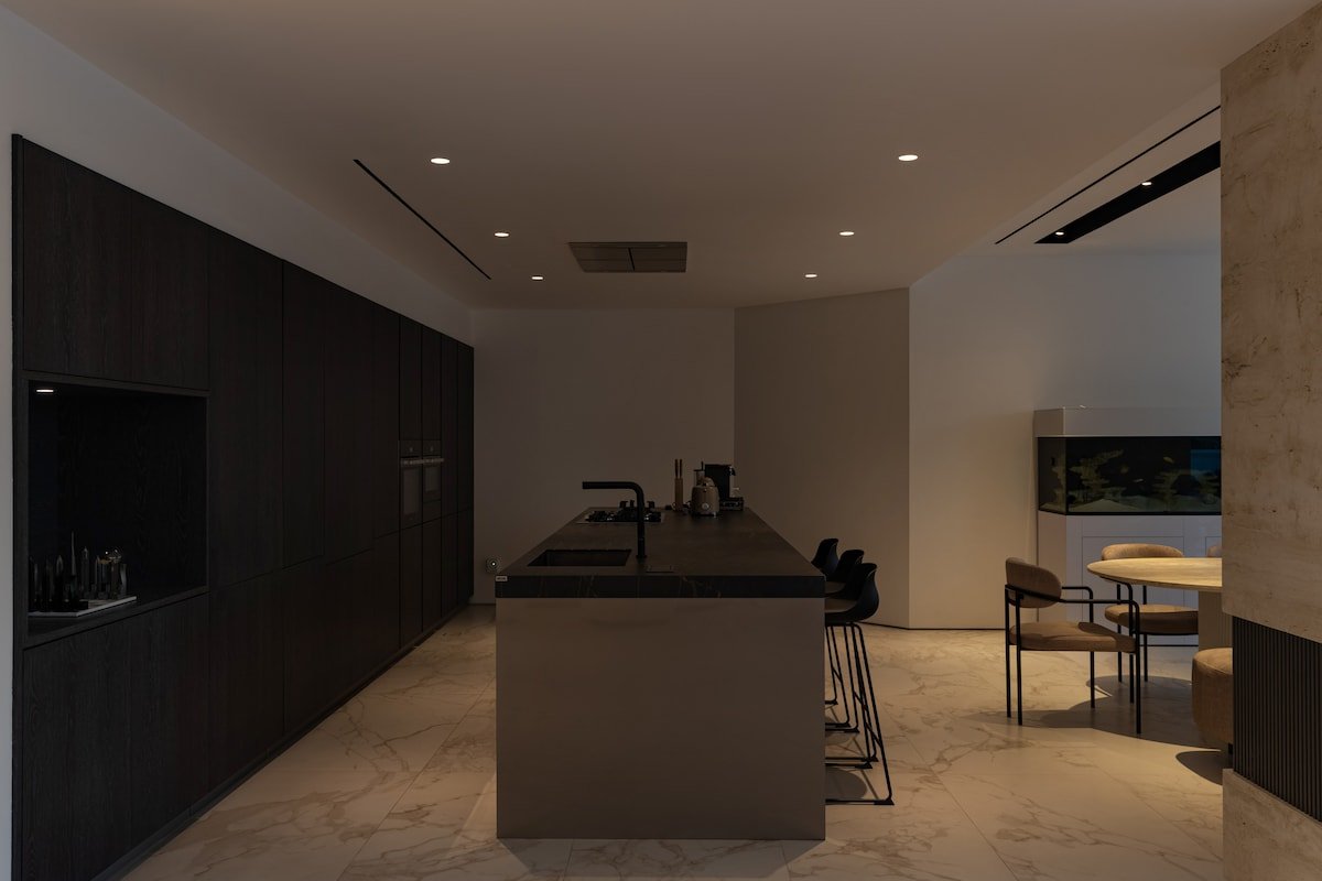 Palm Jumeirah Paradise: 5BR Villa | Infinity Pool gallery image 3