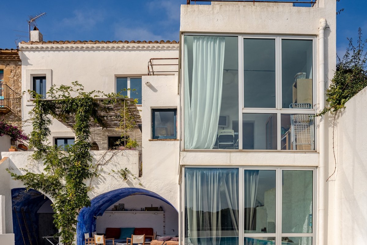 Fabulosa casa en el centro con piscina y parking. gallery image 3