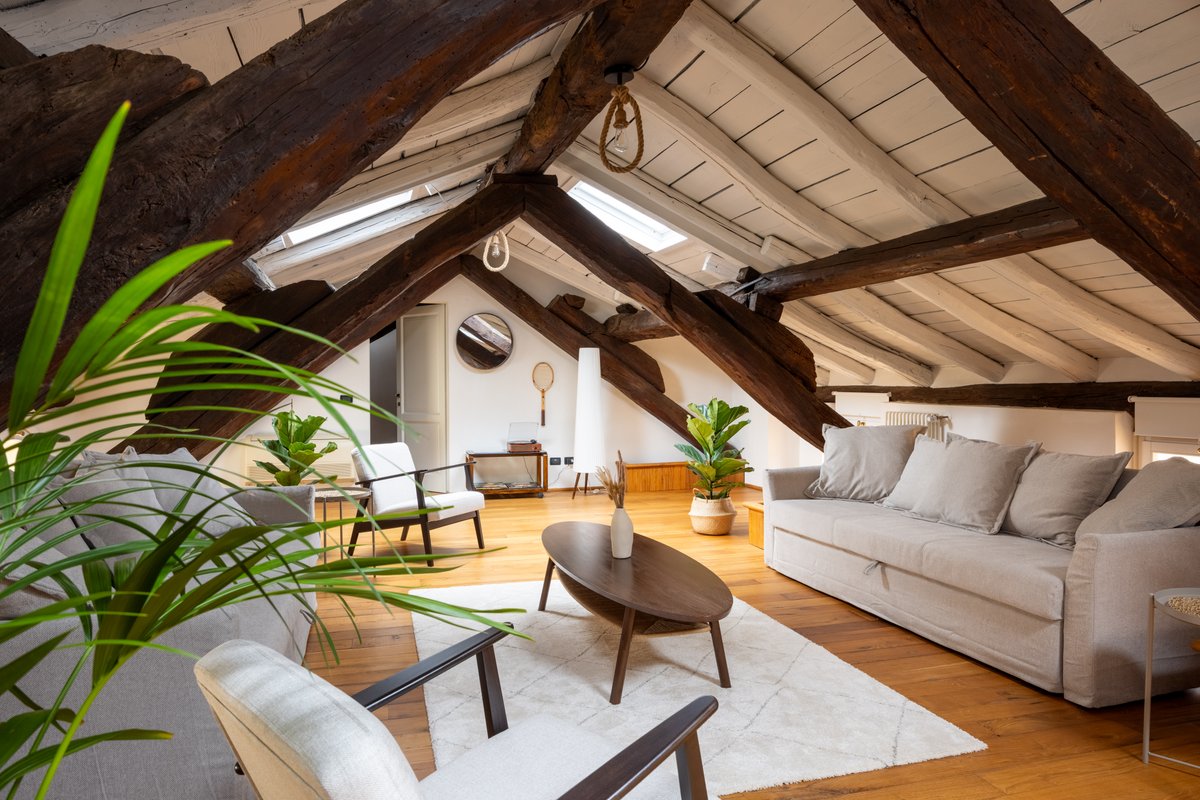 Dimora De’ Poeti | 250m² Attic with Jacuzzi