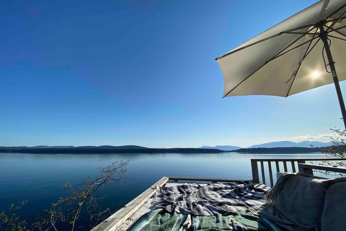 Waterfront Escape Galiano gallery image 5