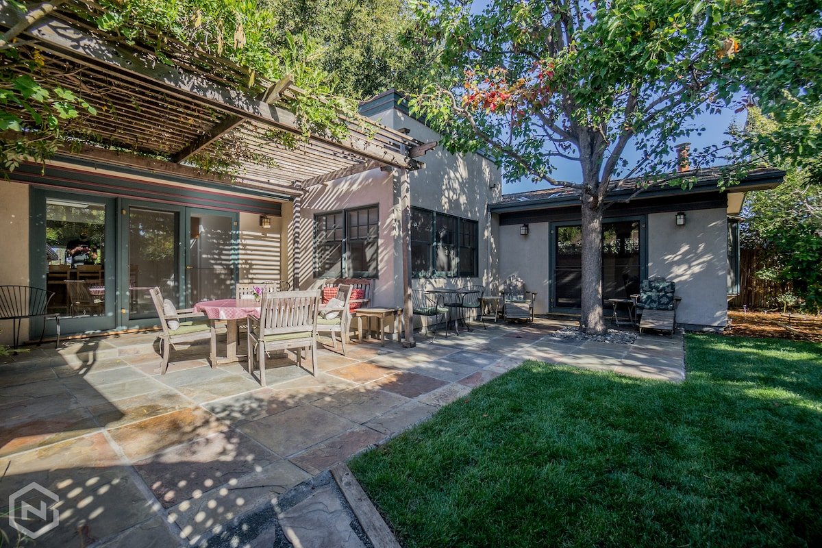 Lovely 4BR house with patio, hot tub (Stanford) gallery image 5