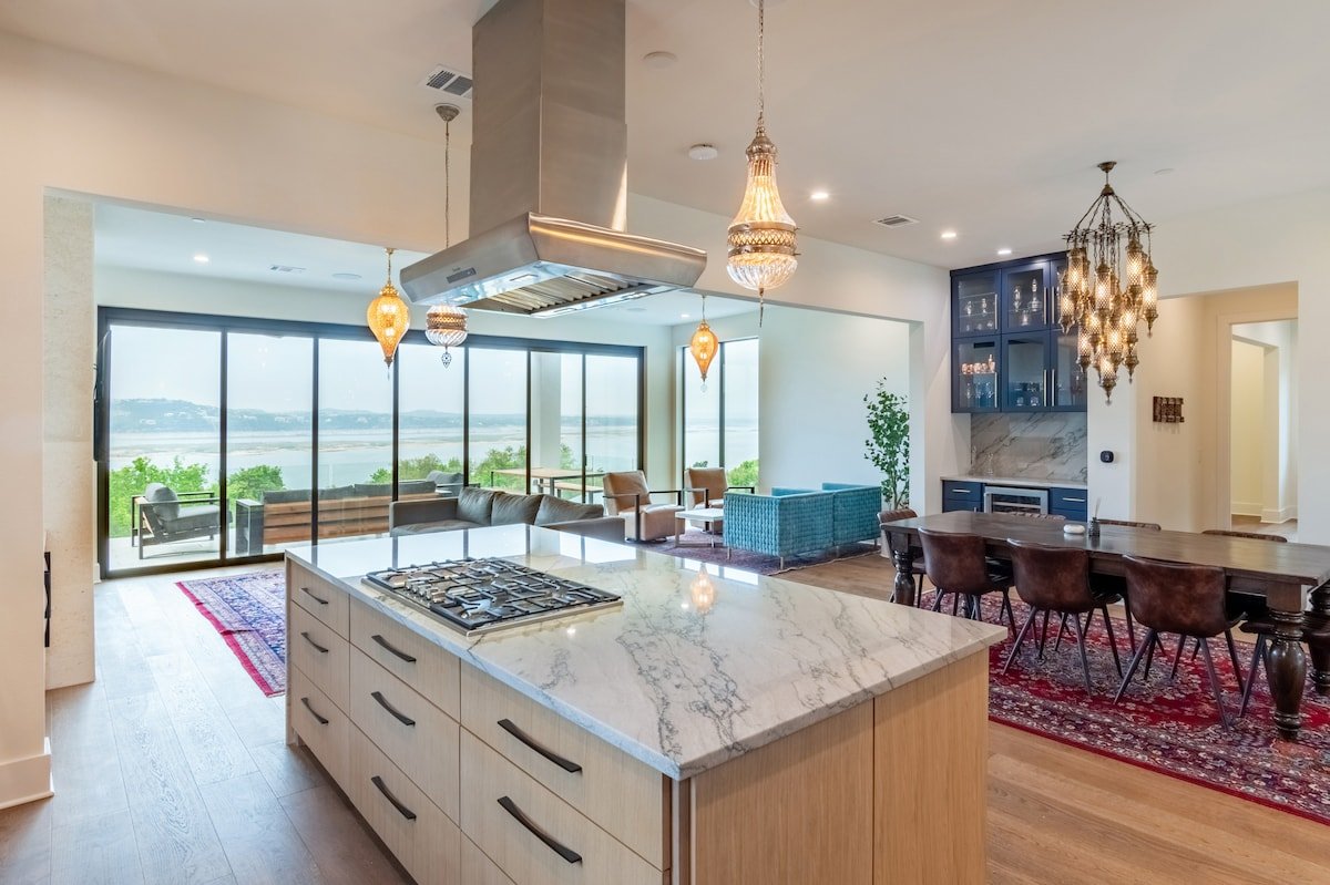 Views, Luxury & Classical Vibes! gallery image 2