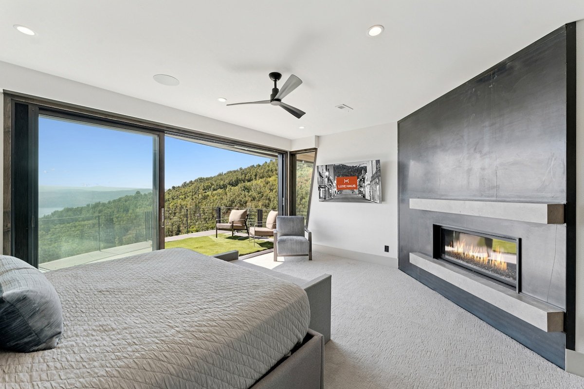 7BR Deer Valley Ski In Ski Out Home w Theater gallery image 4