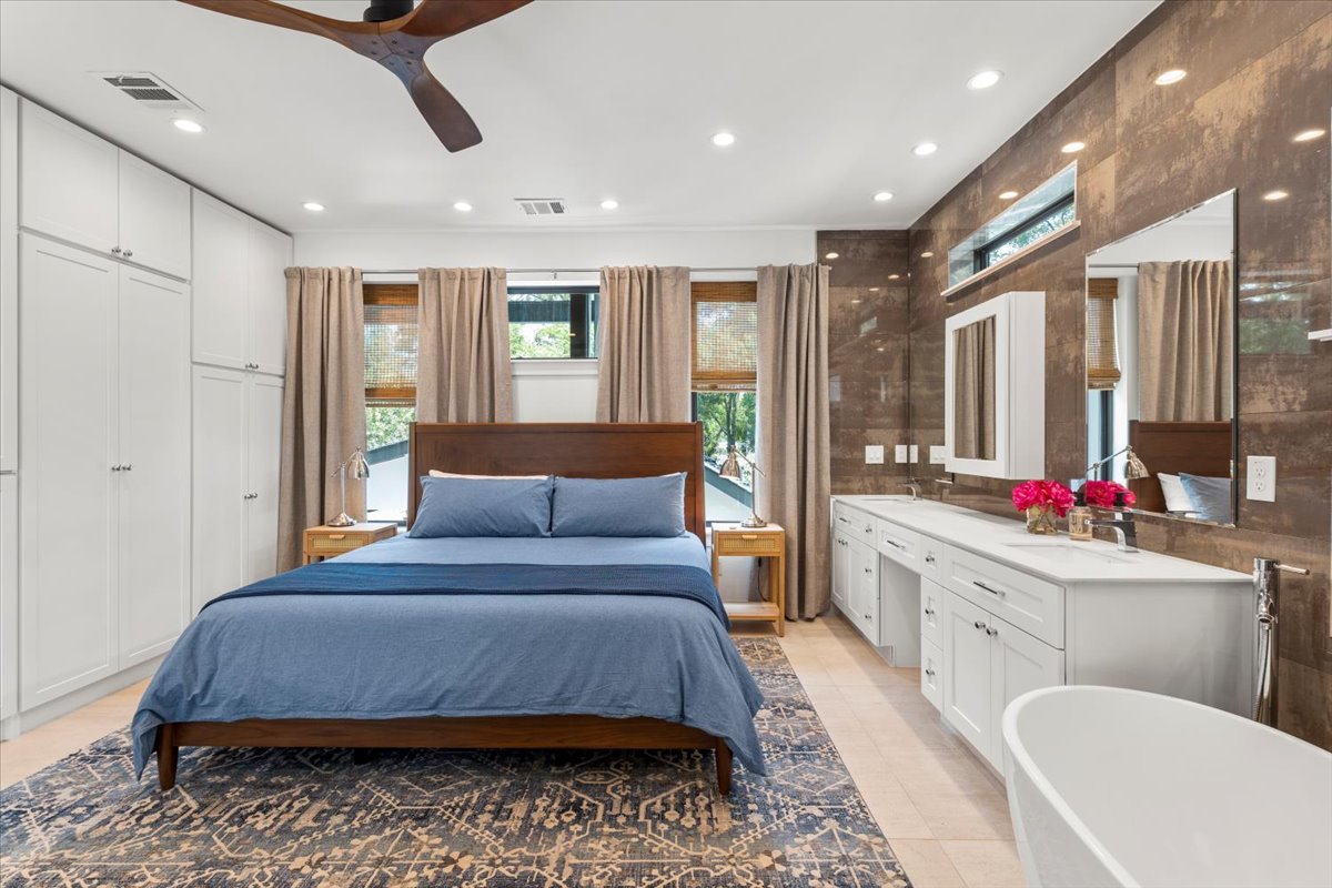 Luxurious Downtown Oasis – Lap Pool+Stunning Views gallery image 3