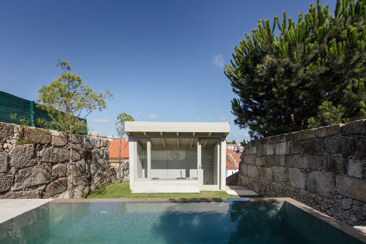 Spacious Duplex w/ private Garden & Swimming pool