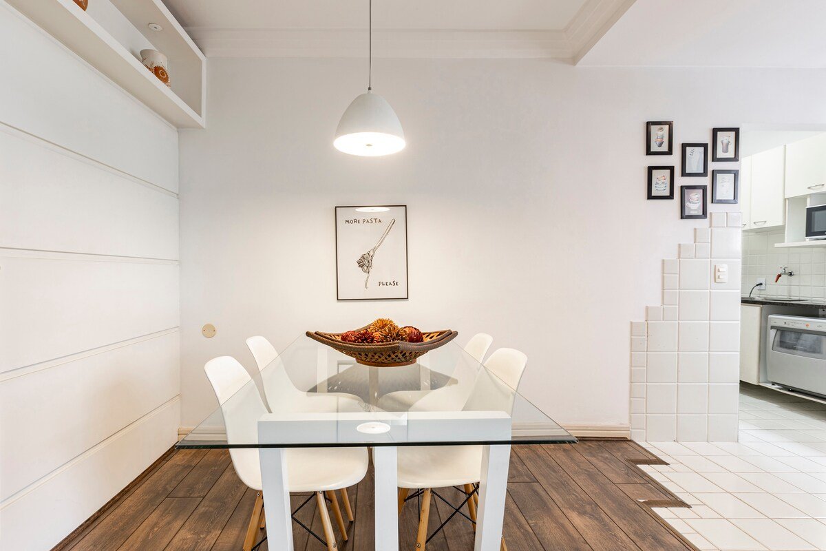 Bright apt. + excellent location in Leblon gallery image 3