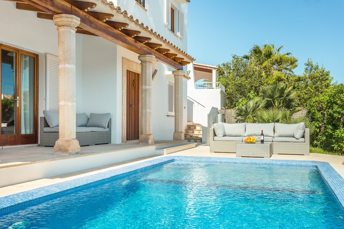 Villa Bali Pool, 5 min Beach & Marina, Sleeps 15 gallery image 5