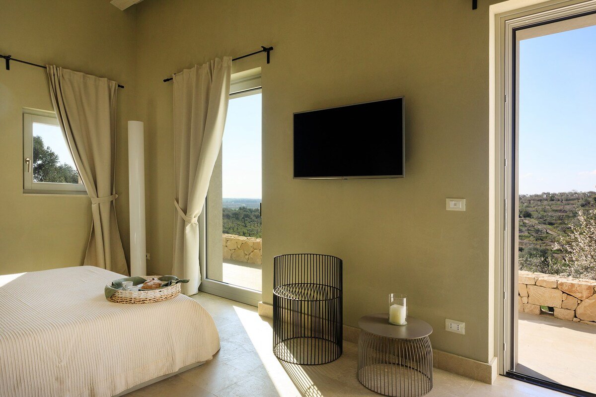 Mandorla gallery image 3