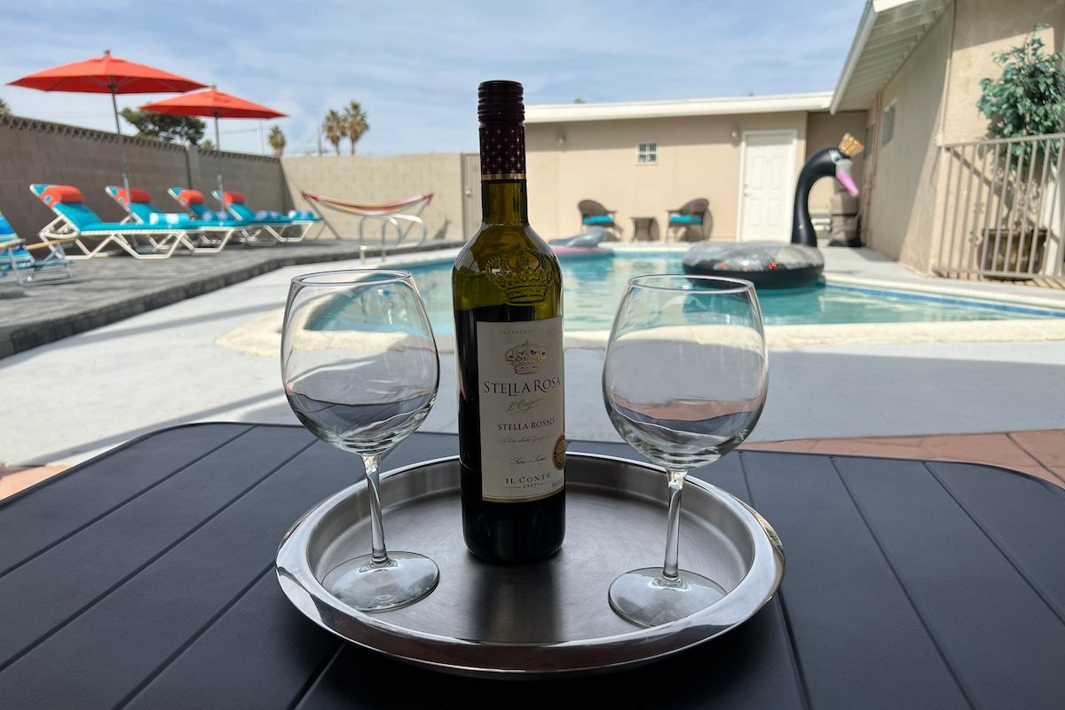 Excellent Location! Private Pool, optional heated. gallery image 5