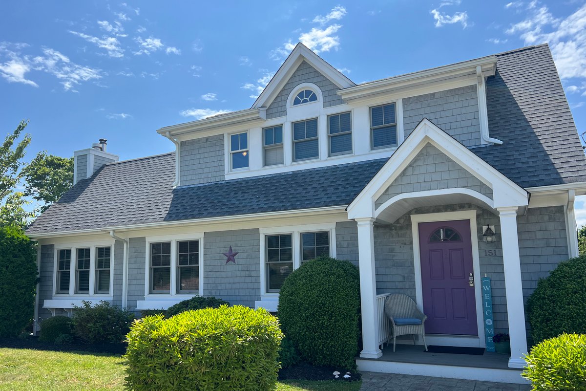 The Sea Loft. Walk to private beach + kayaks.