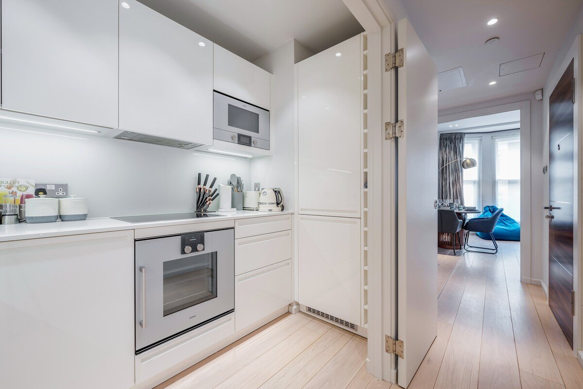 Costanza gallery image 4