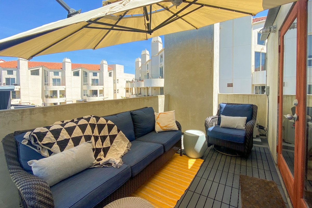 Modern 2-bedroom condo 1 block from Venice beach gallery image 5