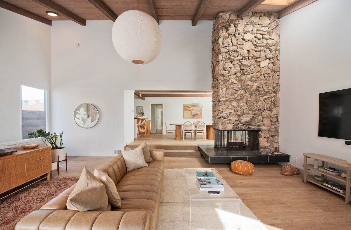 5 Bedroom Family Beach House*Ocean Views*Parking gallery image 2