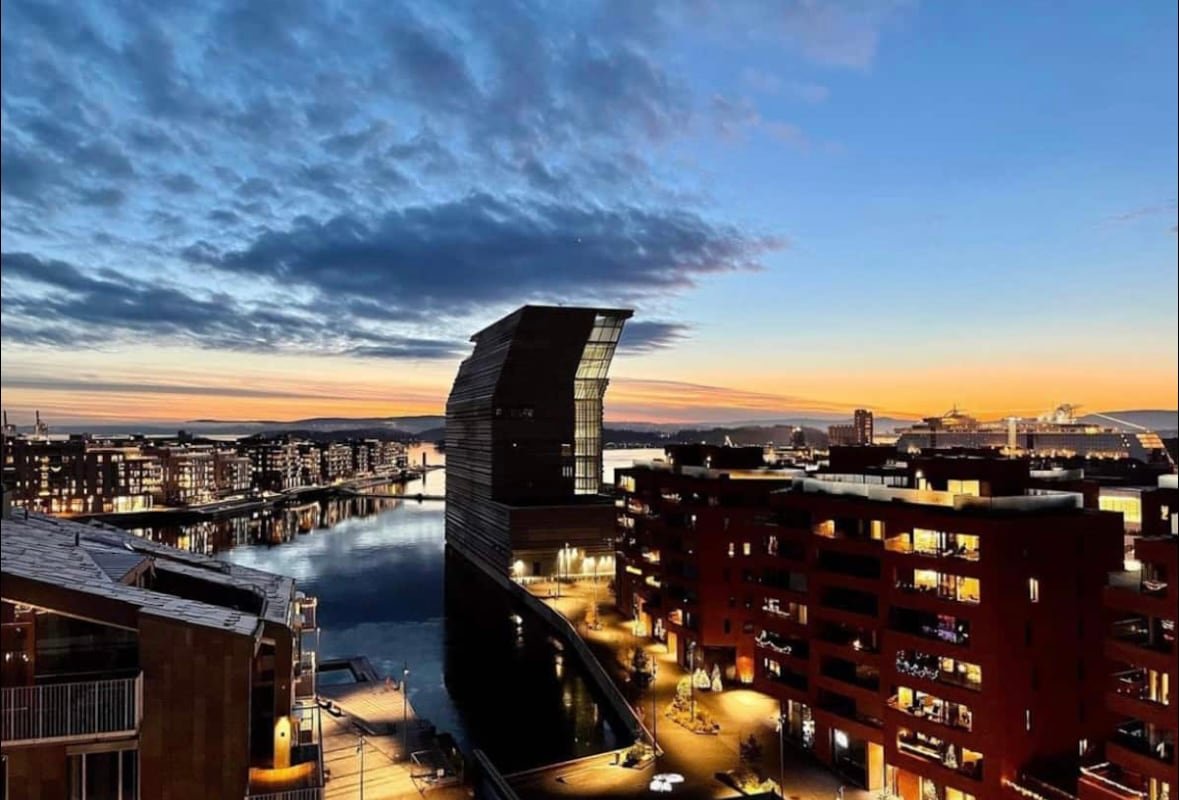 Barcode luxurious apartment, prime location gallery image 2