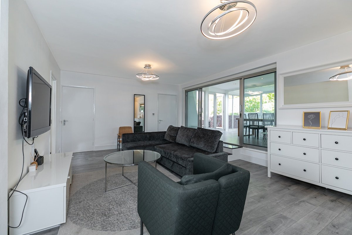 Superb penthouse with 2 bathrooms and roof terrace gallery image 4