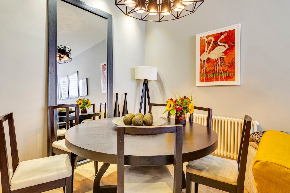 Luxe 4-Bed Mews Home – 10 min to Harrods gallery image 5