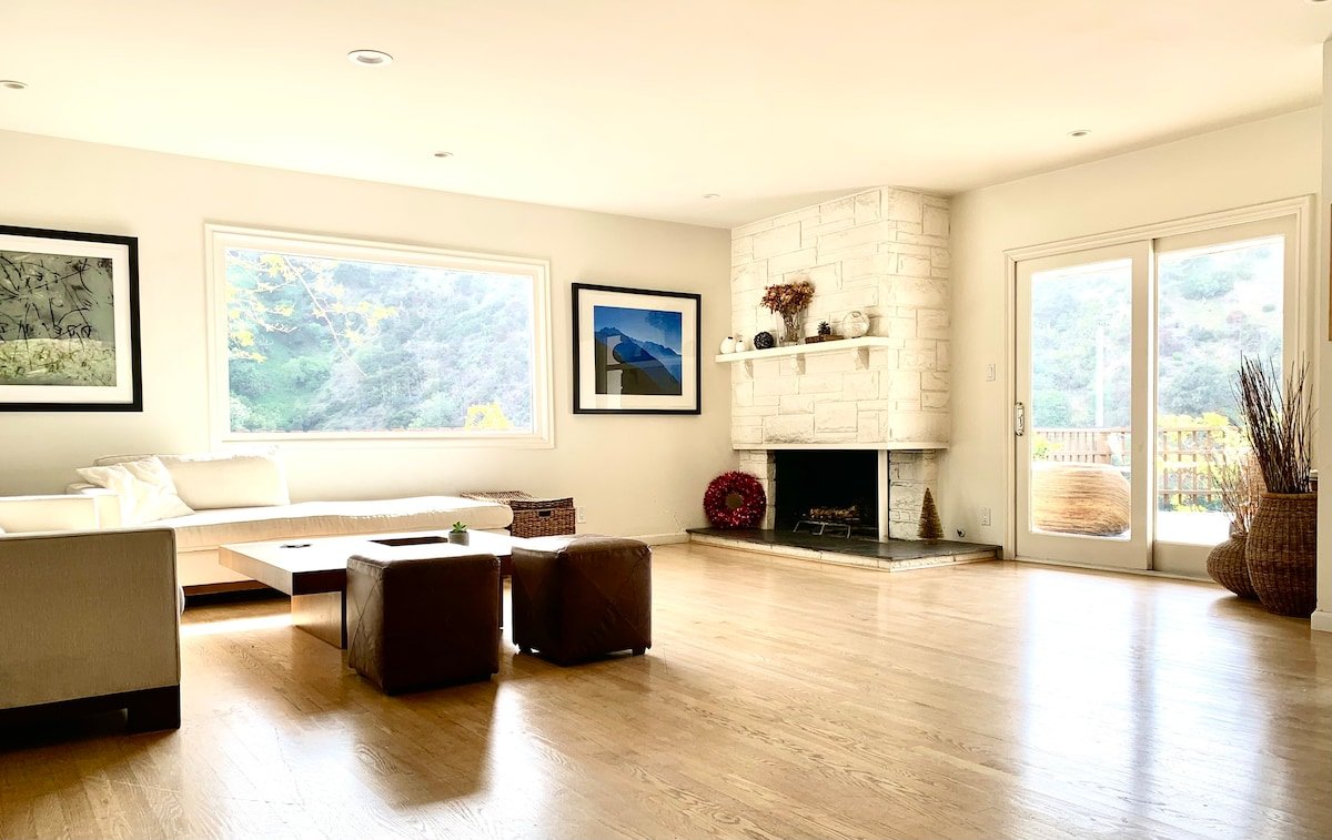 The Laurelmont with Canyon Views and Hot Tub gallery image 3