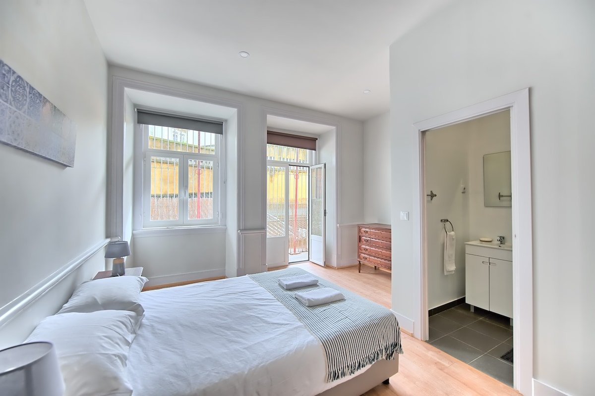 Lisbon Comfy Apartment II – Metro at the door gallery image 4