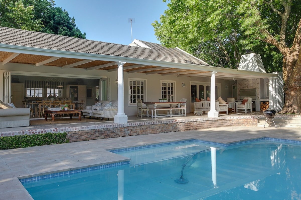 Charming Home in Constantia gallery image 2