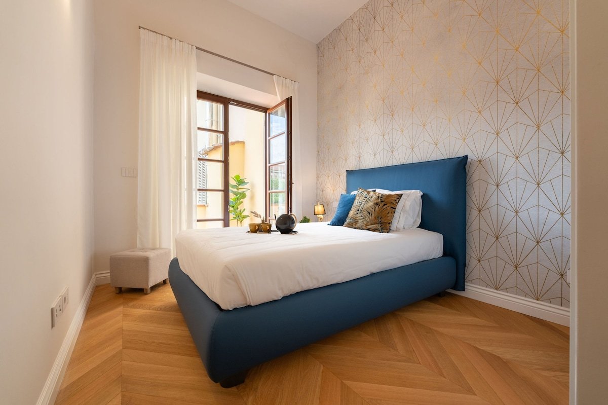 Modern Florentine Terrace gallery image 4