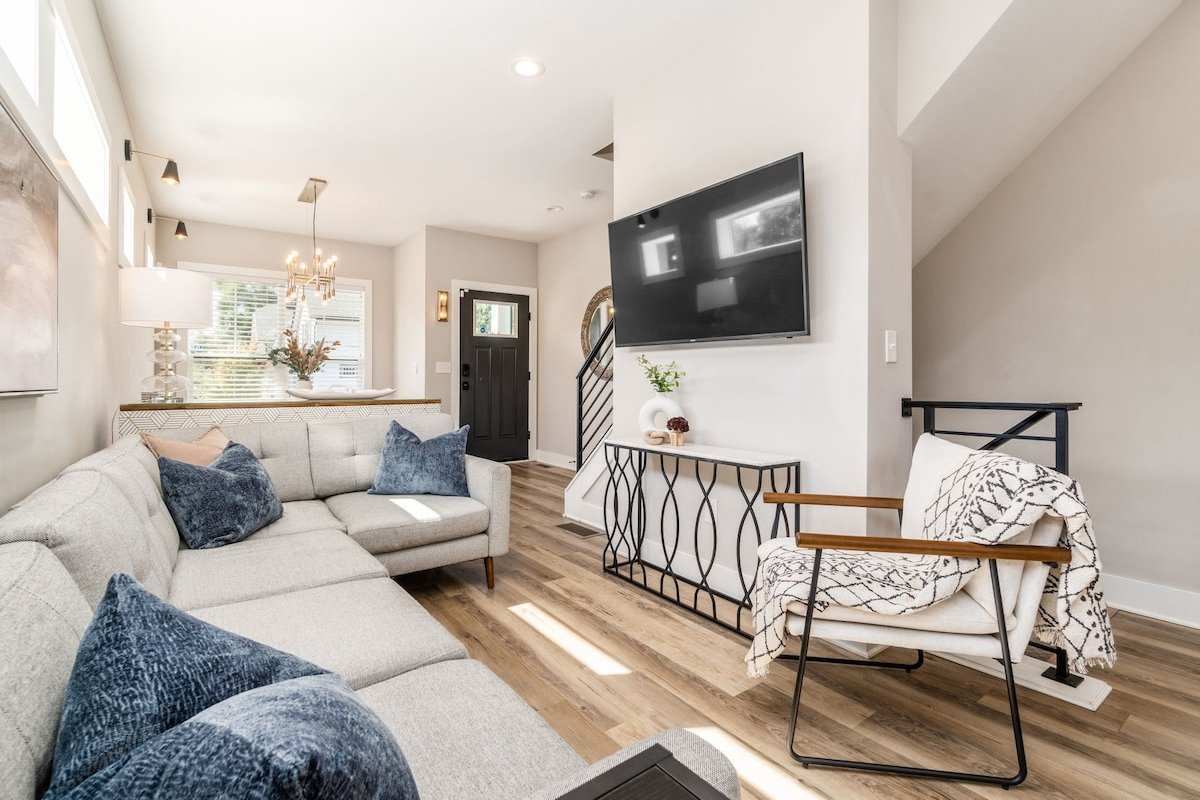 Luxury downtown stunner with patio oasis gallery image 5