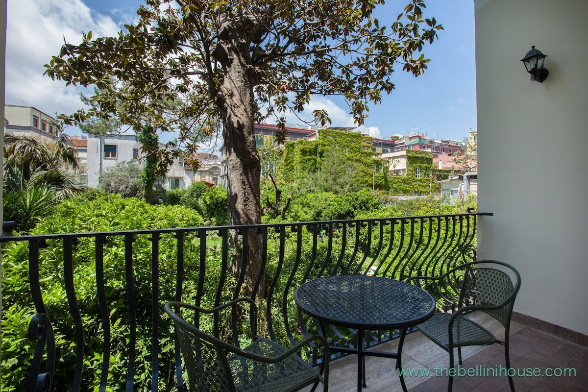 The Bellini House by House In Naples – Room 3 gallery image 2