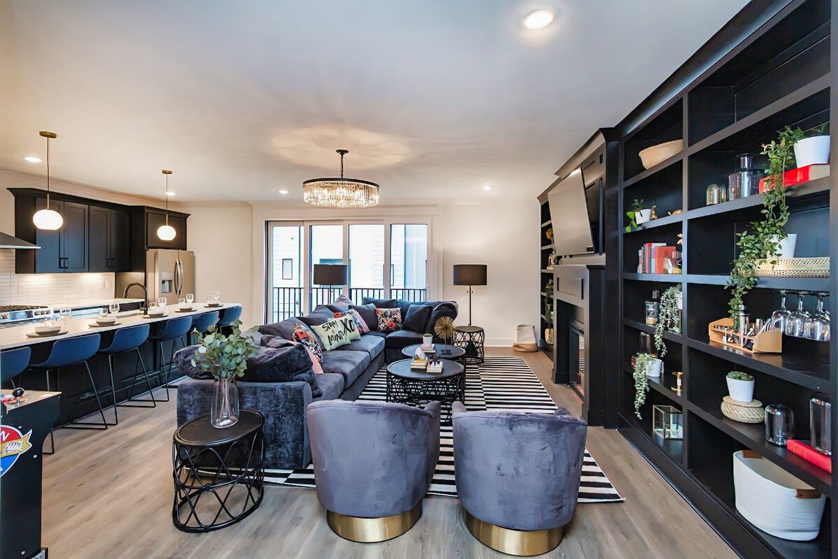 Gulch Walkable- Rooftop/Hot Tub! gallery image 4