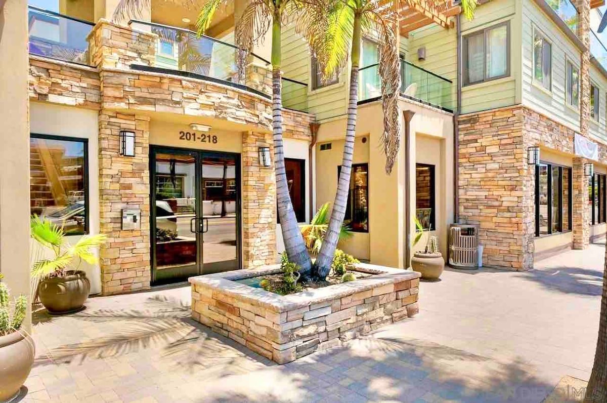 MB Contemporary 4BR/3BA Steps to Sand with Garage gallery image 4