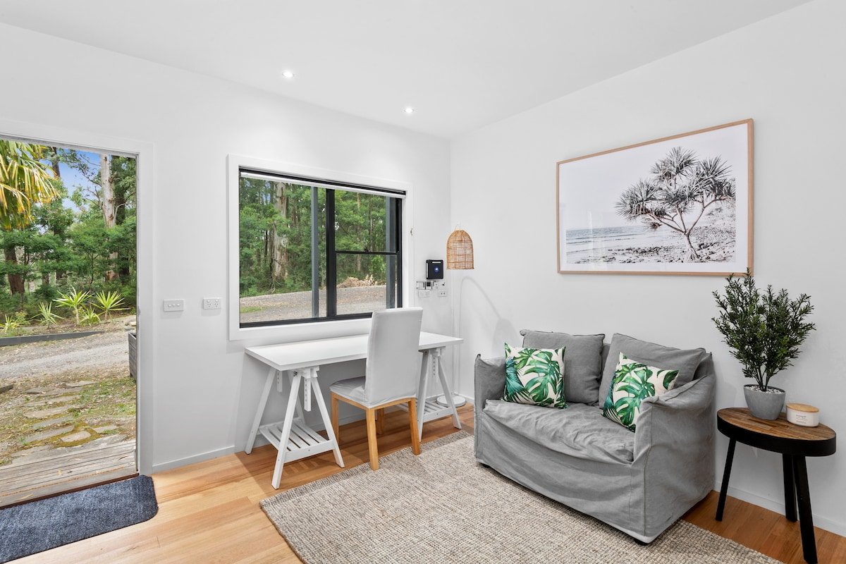 Hilltop Hideaway House gallery image 5