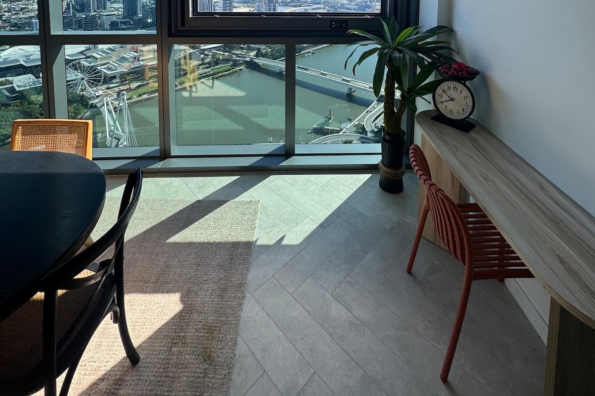 Dreamy Queens Wharf luxury pad w car park gallery image 5