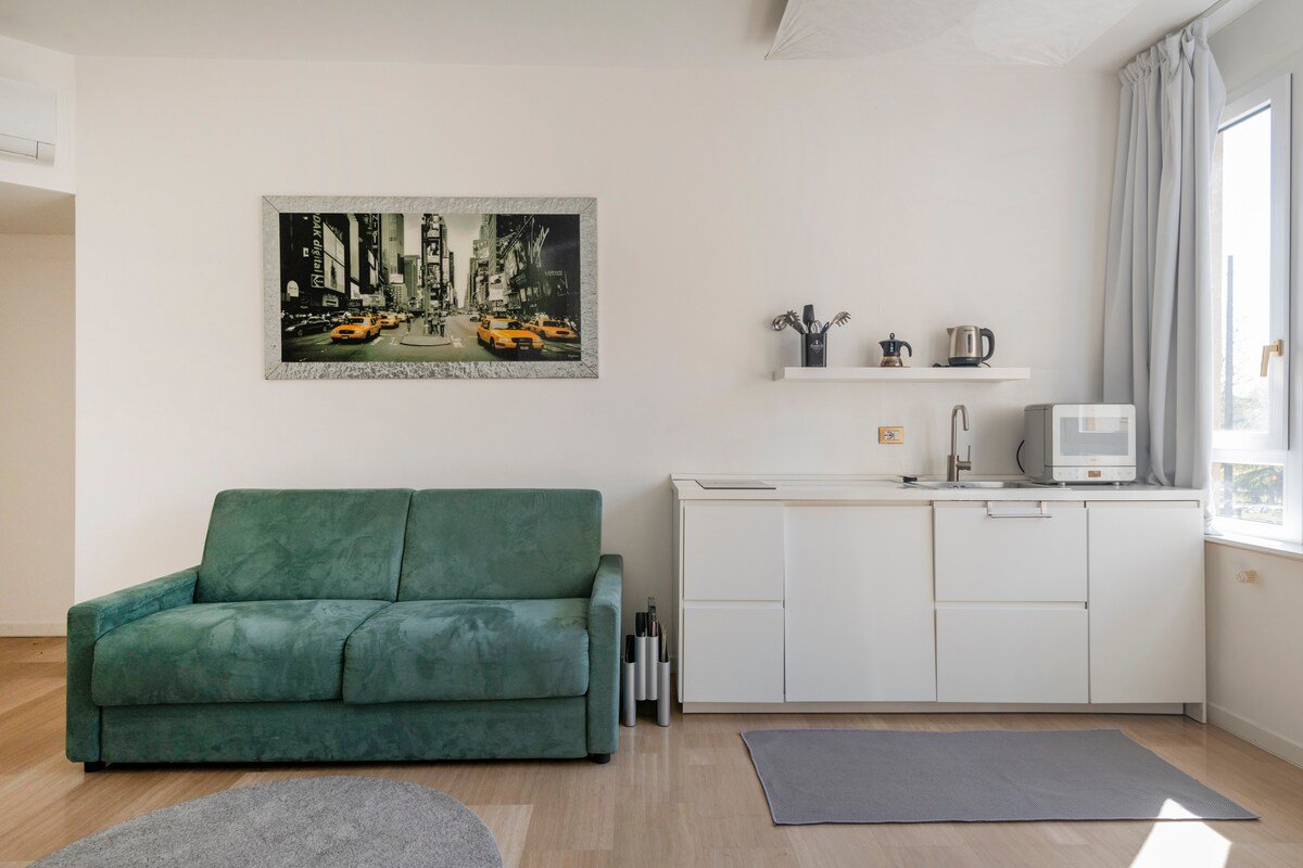 Beautiful four-room apartment in the city center gallery image 4