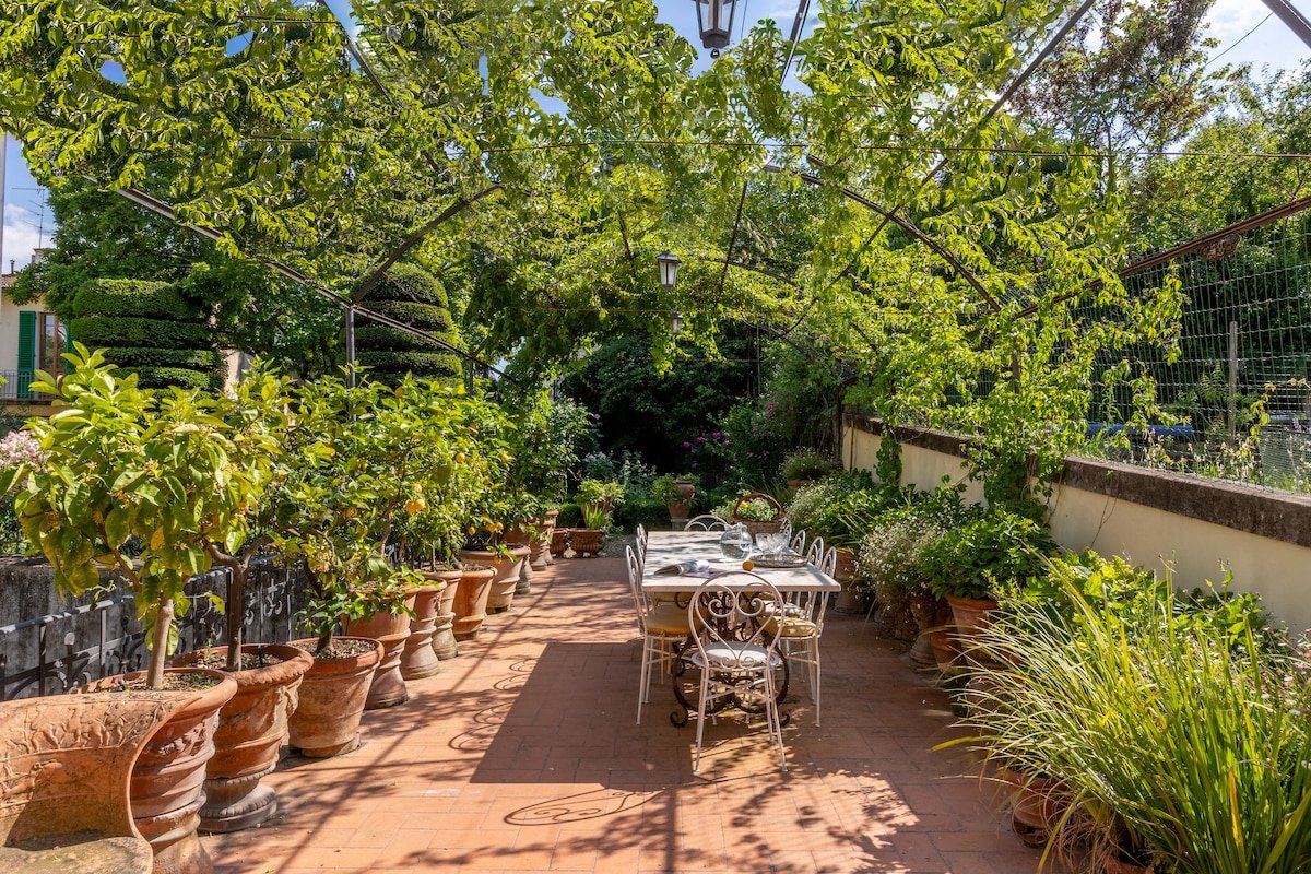 Unique 5 Bedroom Apartment with Private Garden gallery image 2