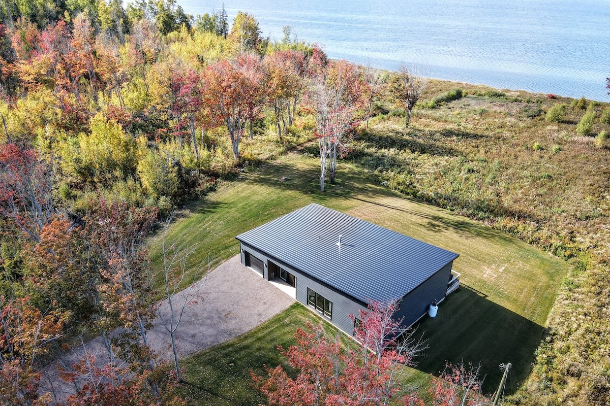 Eagles Point -Waterfront Retreat gallery image 4