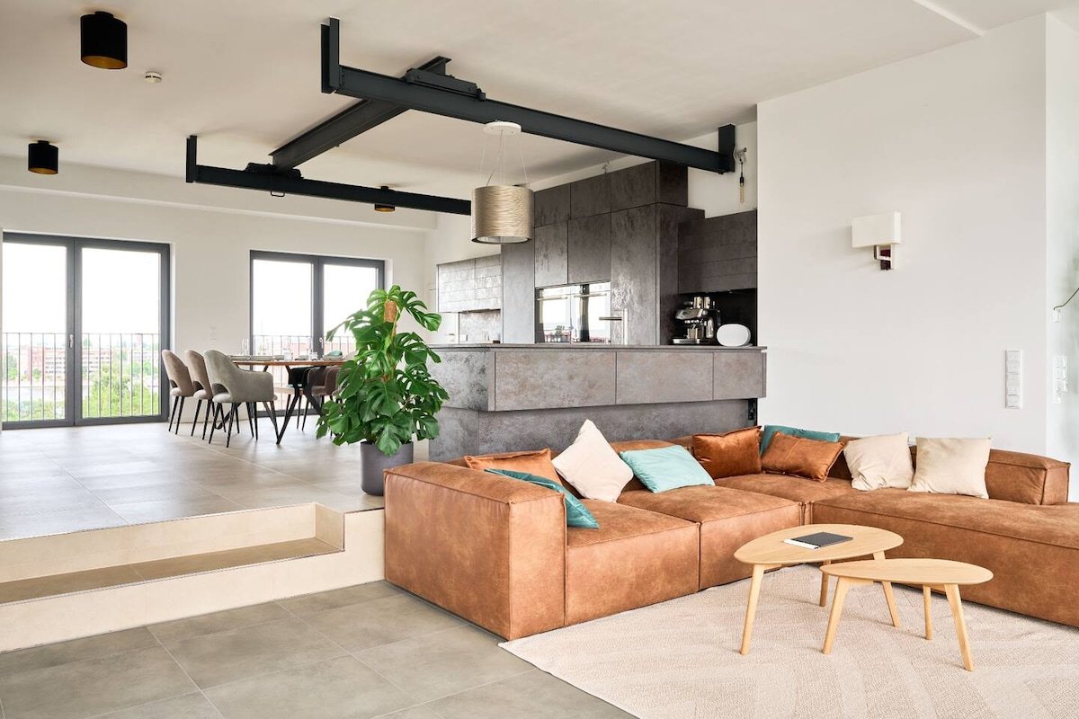 Luxury Penthouse with Rooftop Terrace & Sauna gallery image 2