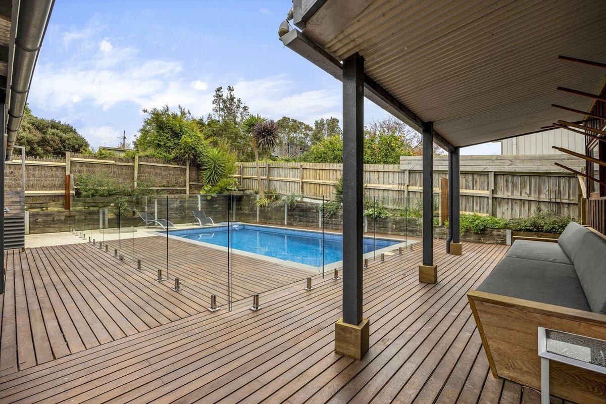 Rolig – Shoreham family escape with pool