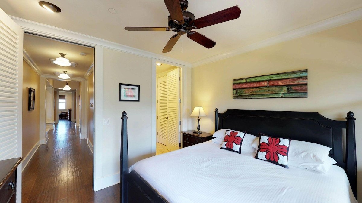 Elegant Poolside Penthouse l Private Elevator gallery image 5