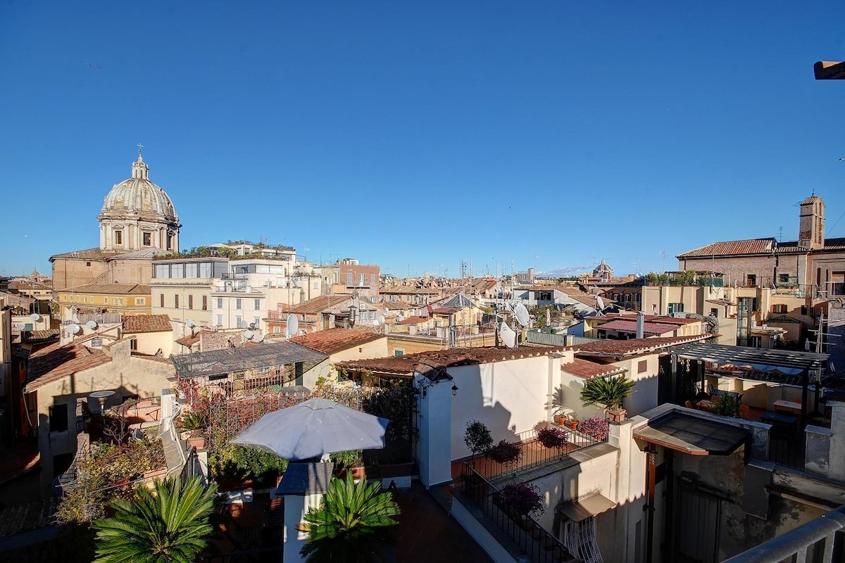 Yellow Apartment Campo de’ Fiori gallery image 4