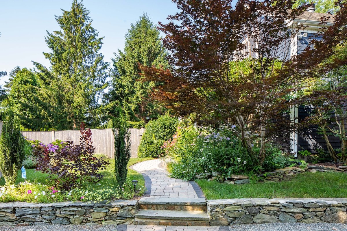 Coastal Hideaway- hot tub close to Newport+beaches gallery image 4