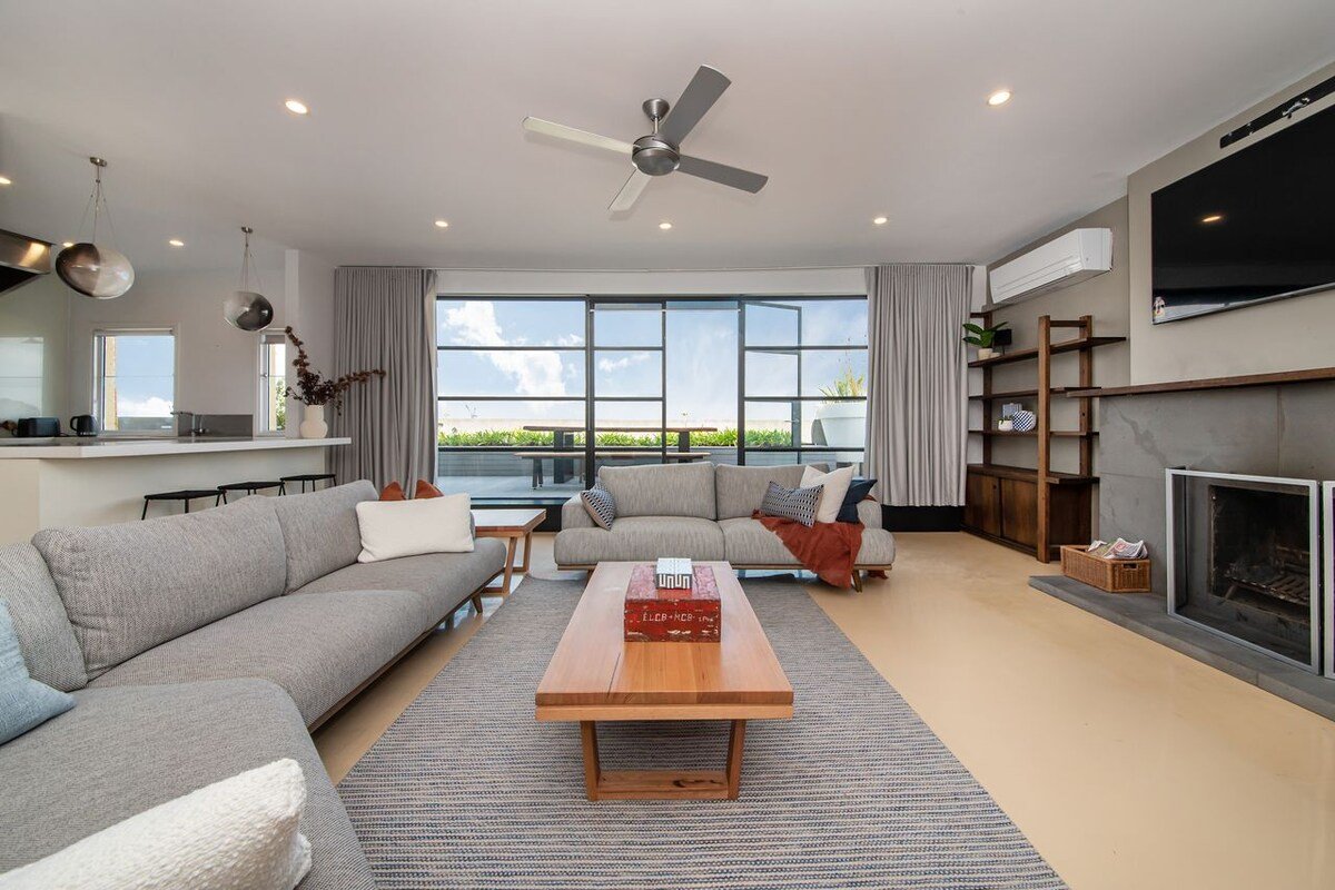 Penthouse with City Views on Chapel gallery image 4