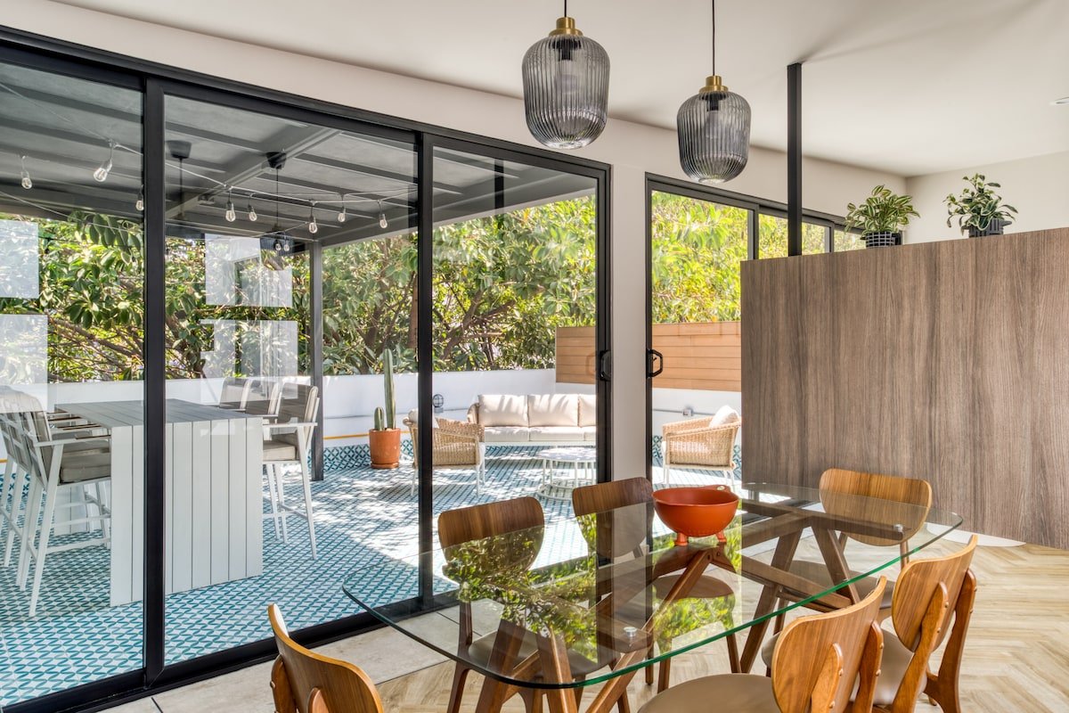 PH 3BR w/rooftop, gym, Juarez design area gallery image 2