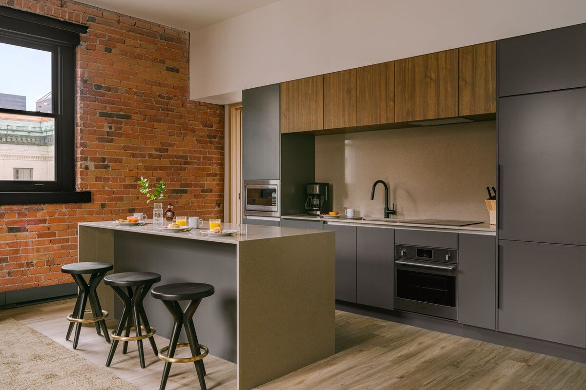 Sonder Apollon | Three-Bedroom Apartment gallery image 5