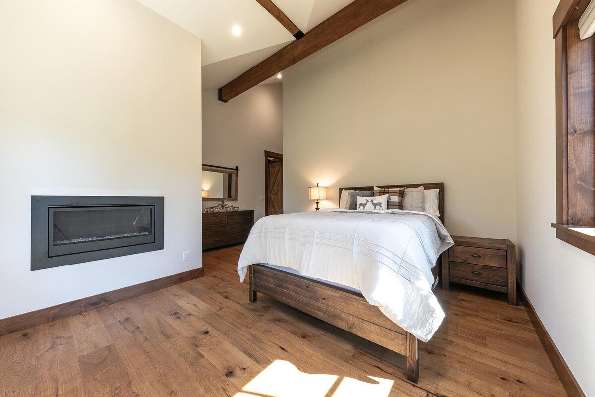 Arcadia by Tahoe Getaways – 5BR w Game Room gallery image 2