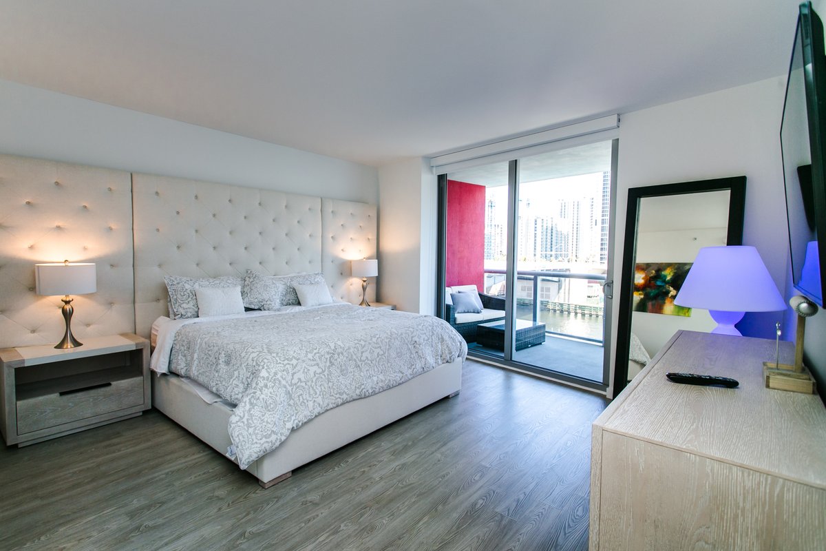 BEACHWALK RESORT 3/3 BDRM LARGE BALCONY POOL VIEW