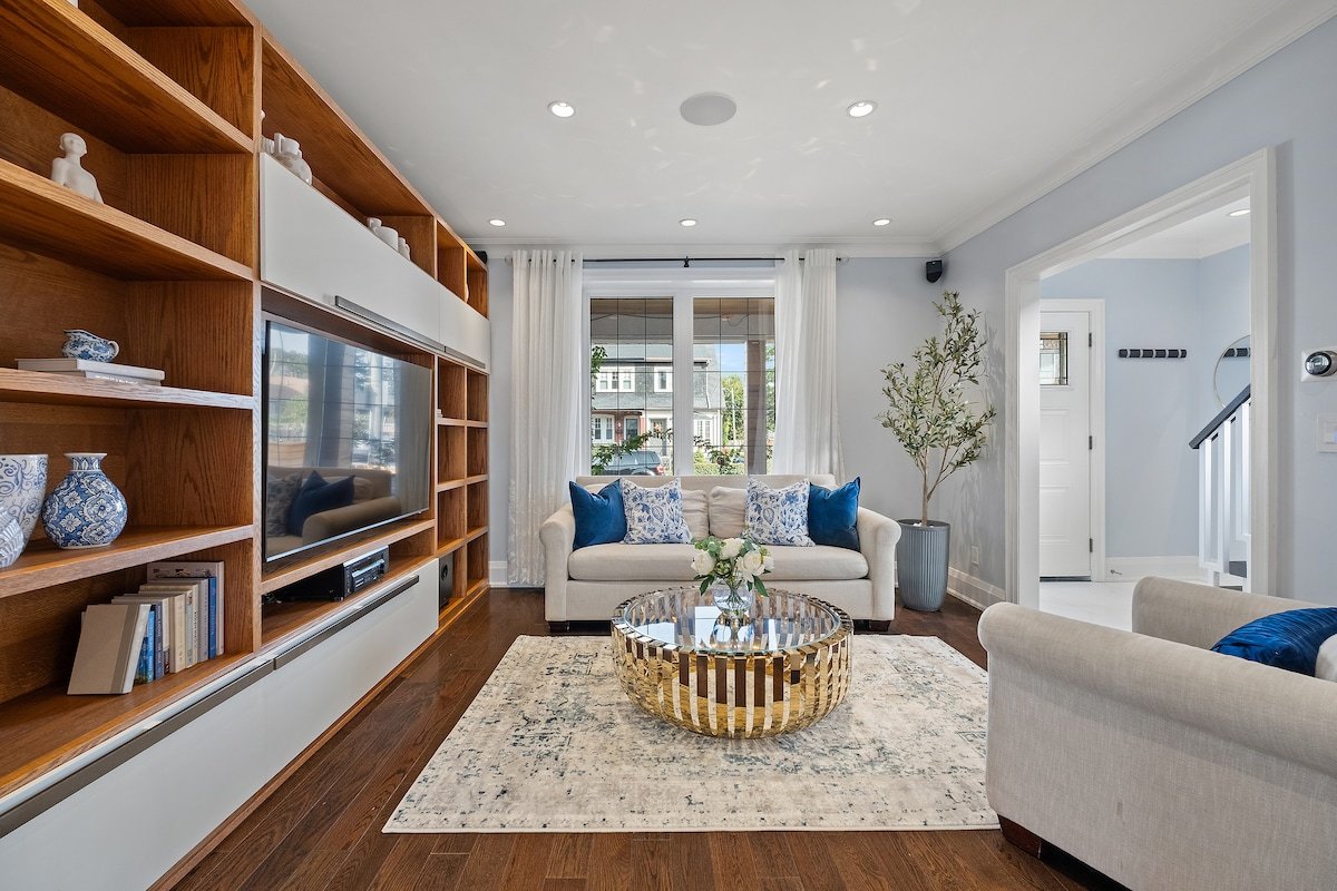 20% OFF | Group Getaway | 15 mins to Downtown gallery image 2