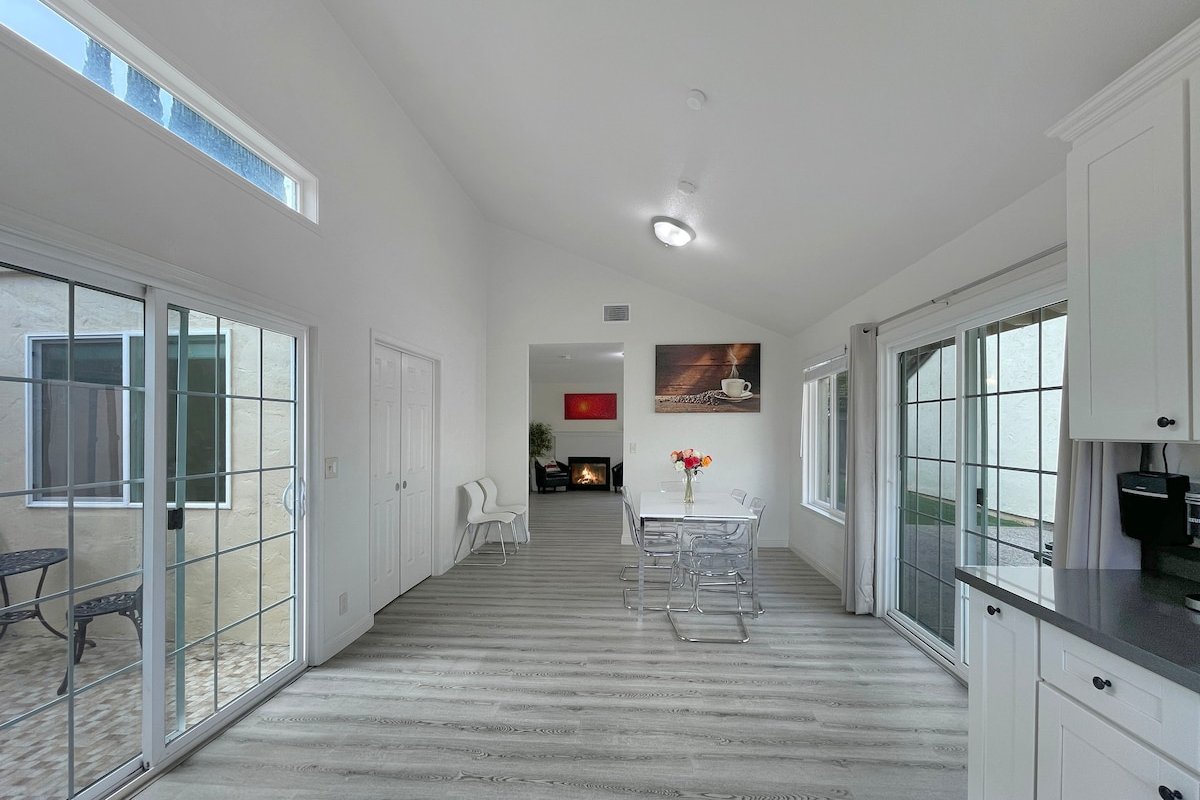 2Homes_2K,4Q,8S,8SB_Slp28_EzFwy_EV_AC_KT_BBQ_2321 gallery image 3