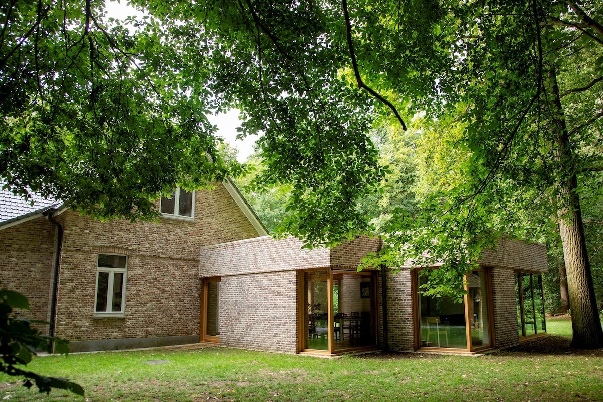 Spacious, luxurious house in the heart of nature gallery image 3