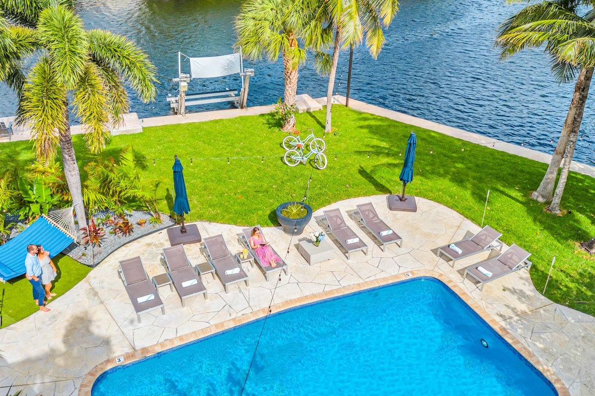 Waterfront | Walk to Beach | Paradise Point Key gallery image 5