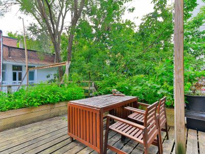 Lovely, vintage 4-bedrooms rental unit with patio