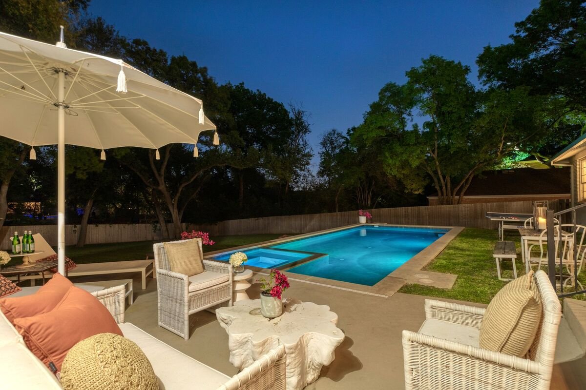 Downtown | Heated Pool | Hot Tub | Ping Pong gallery image 3