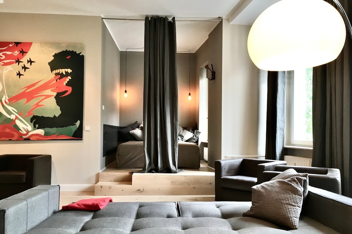 “BIG + Beautiful” – central 5 BR / 3Bath + balcony gallery image 5